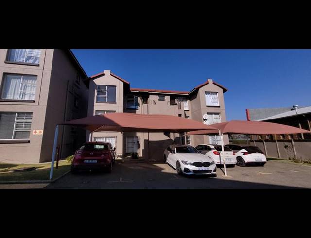 2 BEDROOM TOWNHOUSE FOR SALE IN BASSONIA